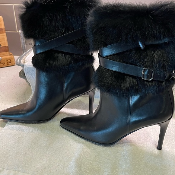 Coach Shoes - Coach Style A7013 Marlow Calf Leather / Fur boot size 6.5M